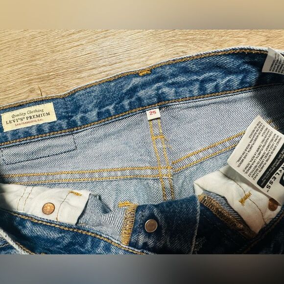 Levi’s Premium 501 Distressed Denim Skirt - size 25 - Picture 3 of 3